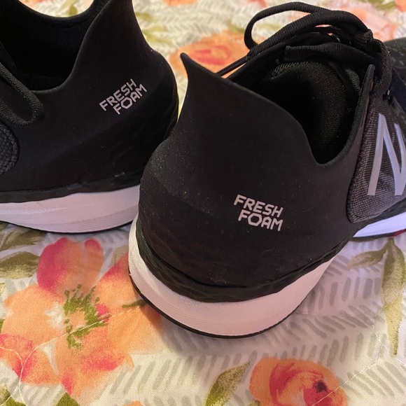 New Balance running shoes - Picture 4 of 5